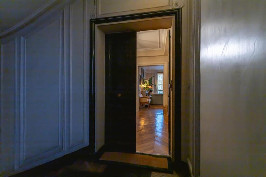 Vue Louvre Et Seine Appartement Paris